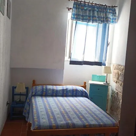 Typical House Right In The Center كارلوفورتي